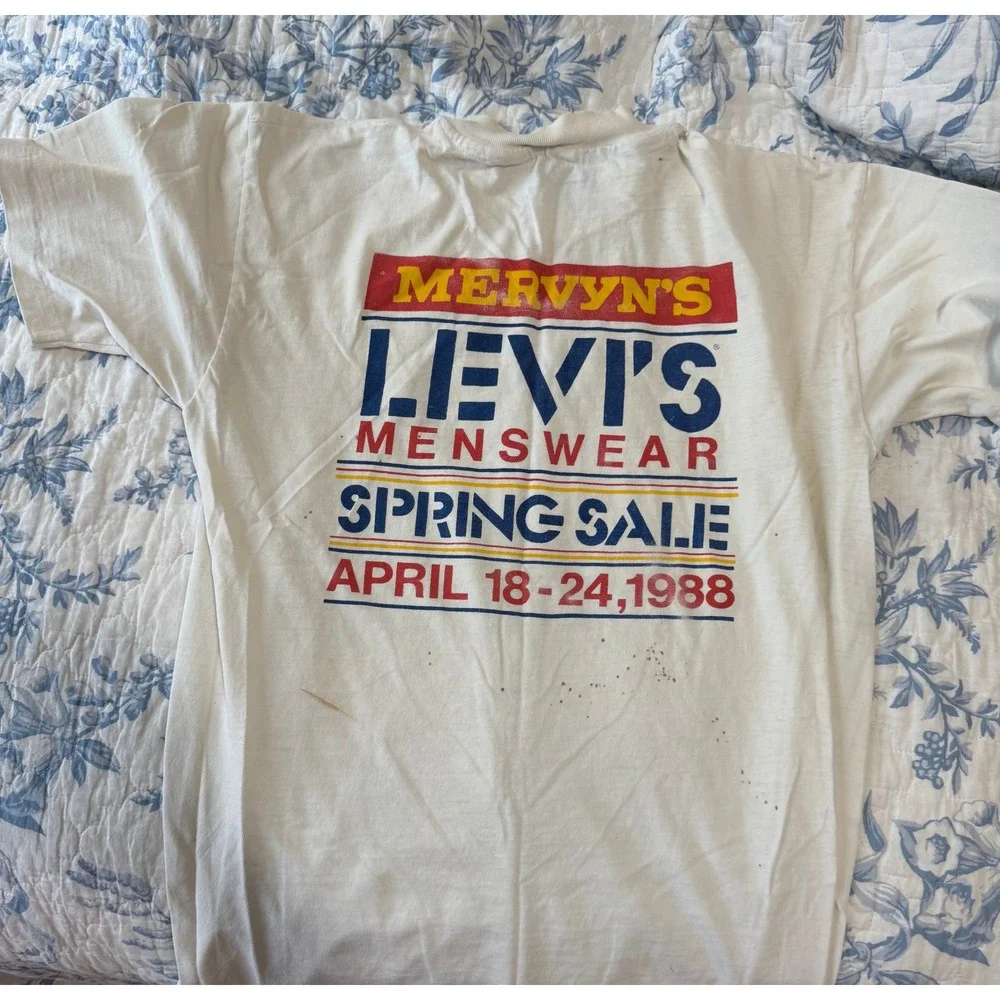 Vintage 1988 Levis Menswear Mervyns Spring Sale T-Shirt White Medium Distressed